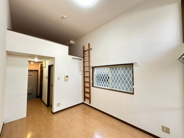 コンフォートベネフィス大橋の洋室|【敷金礼金０ヵ月♪】角部屋、綺麗な室内、ロフト付、やわらかな採光が快適な暮らしを彩ります♪