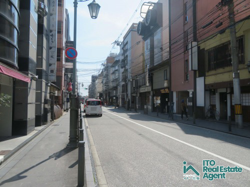 東山区橋本町 事業用ビルのその他|前道