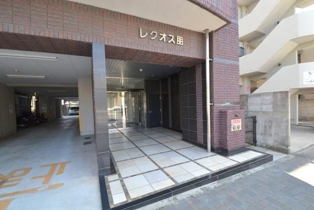 レクオス朋のエントランス