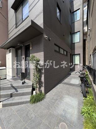Seasons Residence四谷三丁目のエントランス