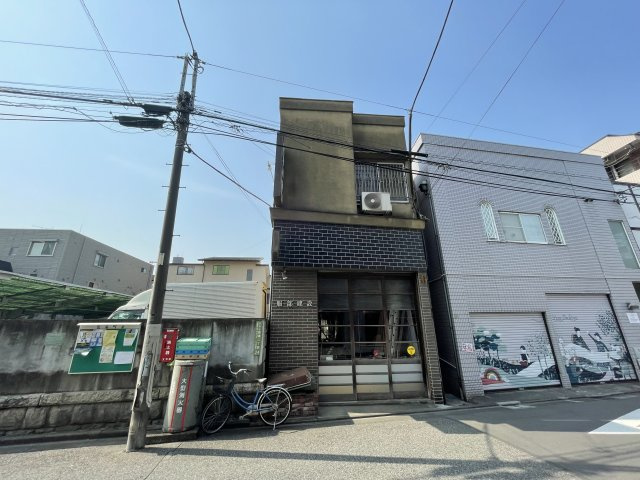 服部荘の外観