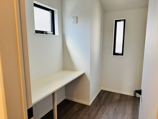 八王子市　緑町　新築一戸建ての洋室|～2階2.6帖の洋室　カウンター付き～