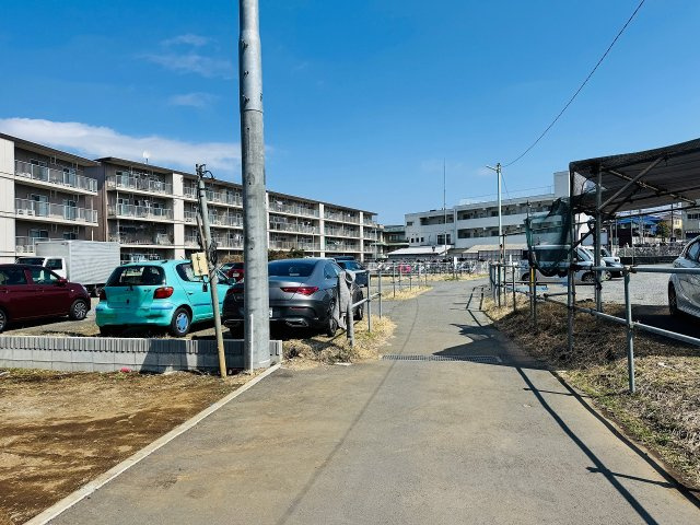 八王子市　緑町　新築一戸建ての前面道路含む現地写真|～南東側4ｍ道路に面しています～