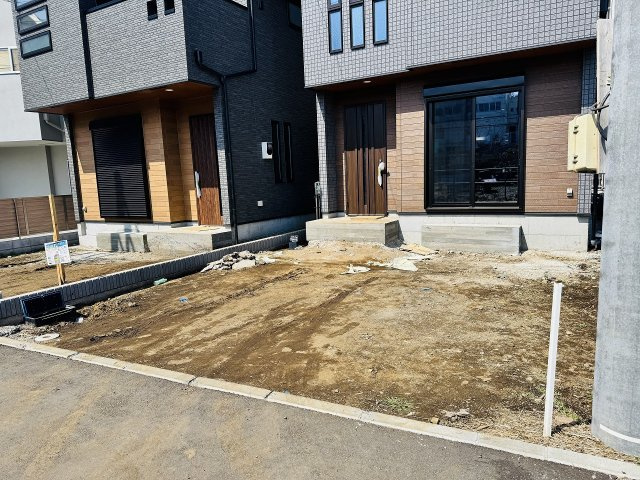 八王子市　緑町　新築一戸建ての駐車場|～カースペースは1台分　ゆとりをもって停められます～