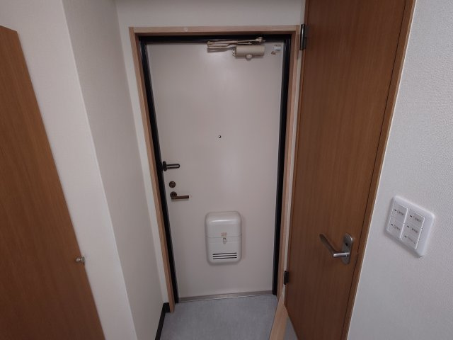 クレールハイツの玄関