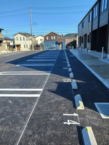 ジャスミンの駐車場|駐車場があるので、車を買う予定の方も安心です