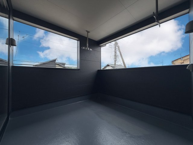 小美玉市納場第4　新築戸建て　1号棟のバルコニー|急な雨でも安心のインナーバルコニー♪忙しいご夫婦も大満足♪