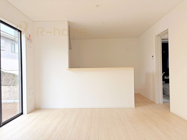 小美玉市納場第4　新築戸建て　1号棟のキッチン|リビングで遊ぶお子様にも目が届くカウンターキッチン！