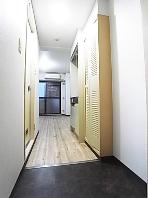 コスモプラザ三宮の玄関