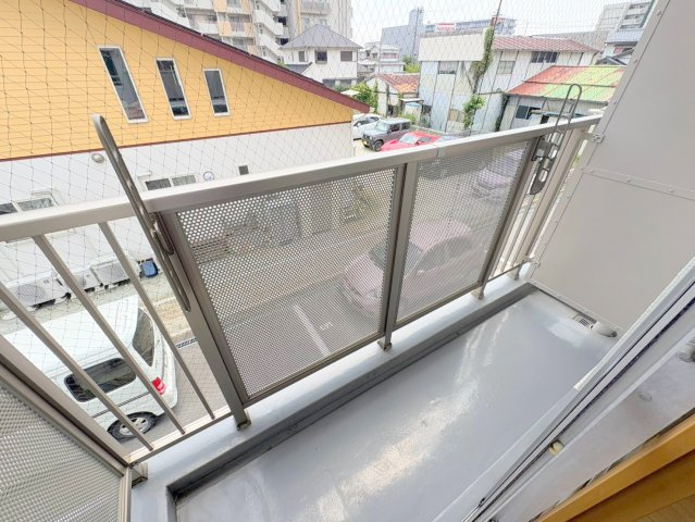 宝旭ハイツのバルコニー|外からの目が気にならないバルコニーで洗濯物が干せます