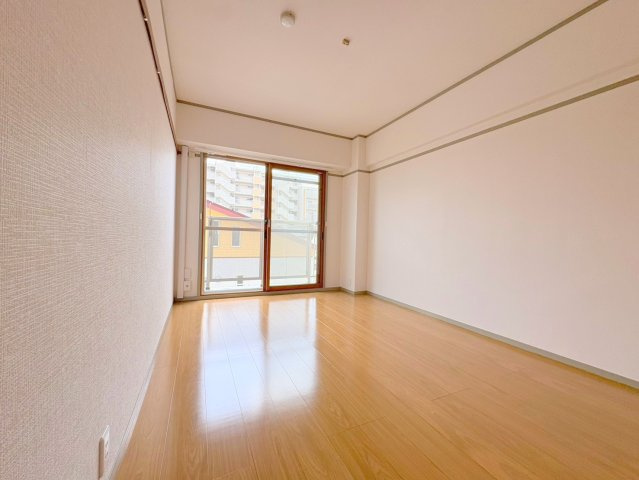 宝旭ハイツの洋室|落ち着いた色調の洋室です