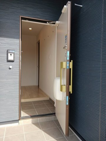 ベイサイドアクアＣの玄関|明るい玄関です