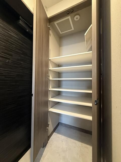 シャントロワ曙橋の玄関