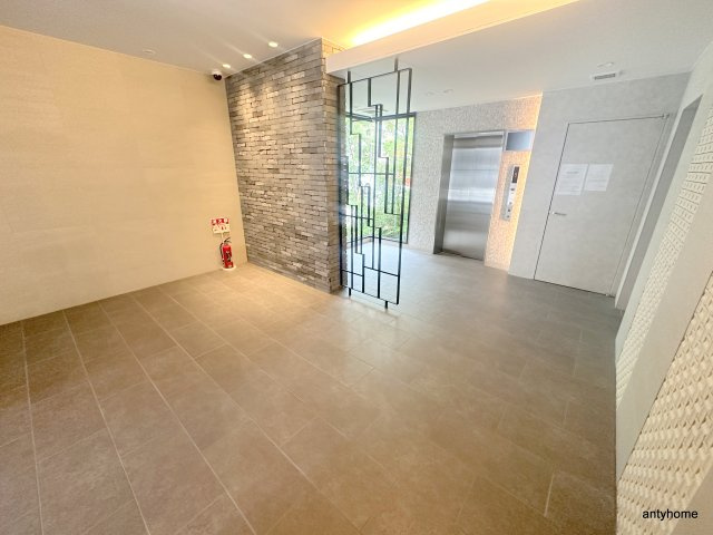 ファーストフィオーレ九条のロビー