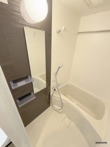 ファーストフィオーレ九条の浴室