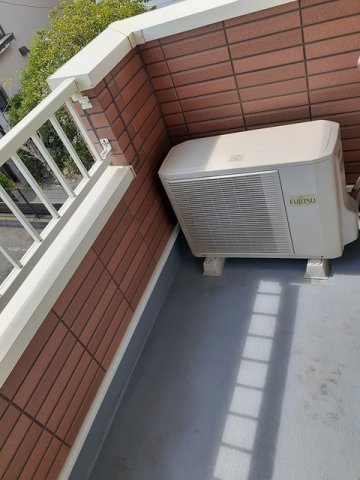 コリーヌ　メゾンのバルコニー|外からの目が気にならないバルコニーで洗濯物が干せます