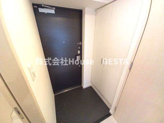 スワンズシティ神戸湊川Ⅱの玄関