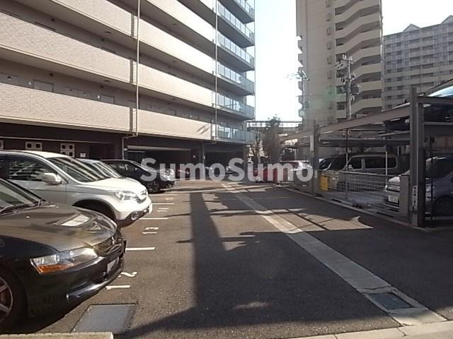 エスリード神戸WESTの駐車場