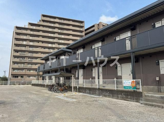 フェニックス小川２号棟の外観