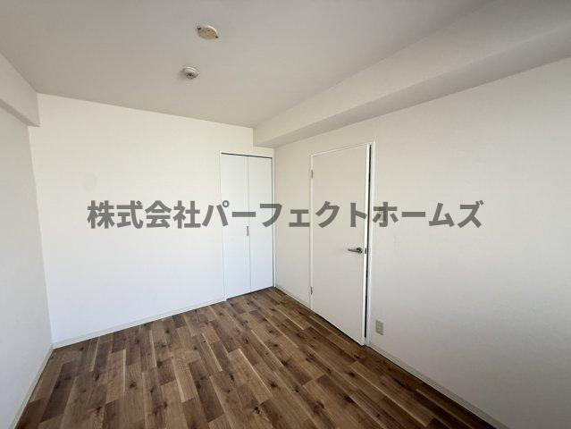 メルベーユ桜丘の洋室|落ち着いた色調の洋室です