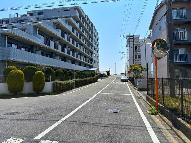 【周辺】 | ○●ダイアパレス湘南・虹ケ浜オーシャンビュー●○【オーナーチェンジ】 | エントランス側の前面道路です！