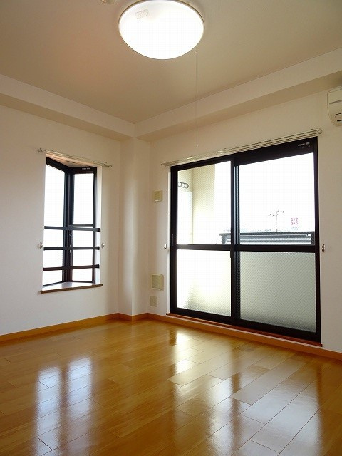 コンフォートの居間・リビング