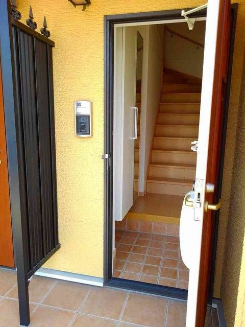 フラットツーの玄関