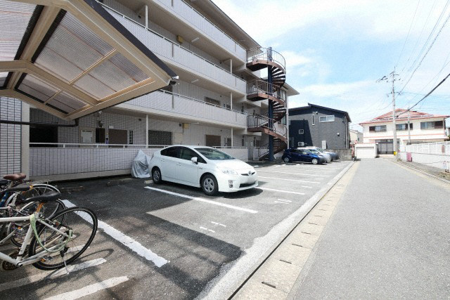 グレースビラⅠの駐車場