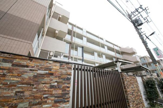 【外観】 | 鉄筋コンクリート造のがっちりとした建物。