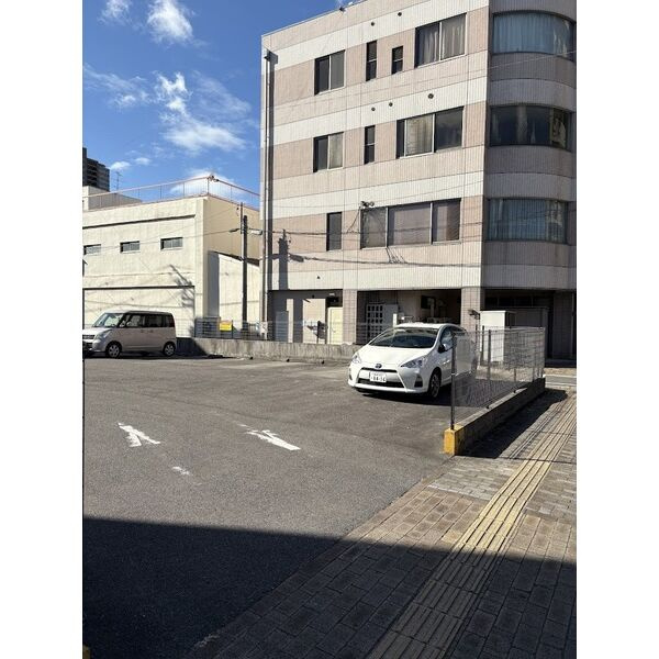 岡崎市材木町２丁目のアパートの駐車場