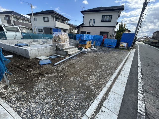新築　高崎市浜尻町　3号棟の駐車場|現地写真　駐車スペースは建物南側に4台分可能です！