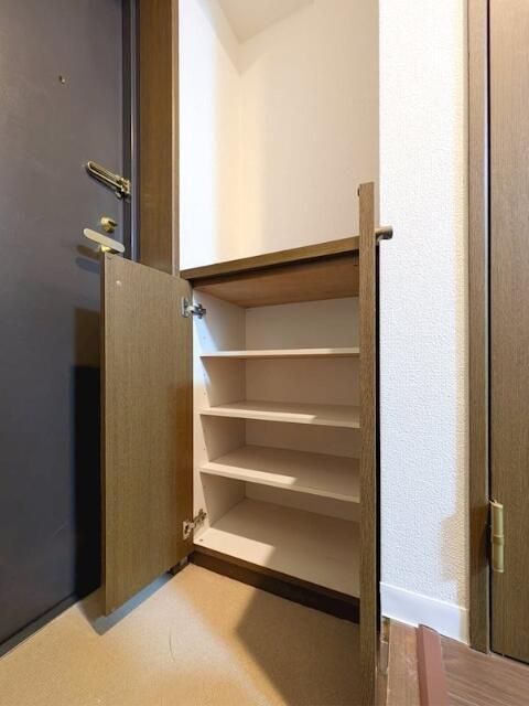 メインステージ大森本町の収納|玄関の収納です