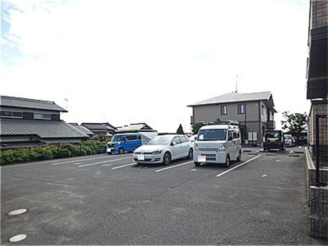 【駐車場】 | ルミエール 参番館 | 駐車場です