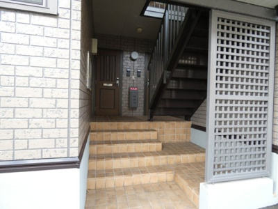 【エントランス】 | ルミエール 参番館 | 落ち着いたエントランスです