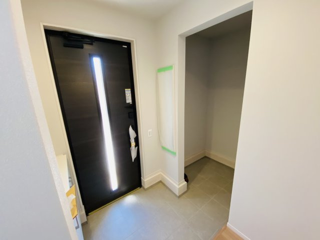 新築戸建て　成田市土屋１期　リガーレ　１号棟の玄関