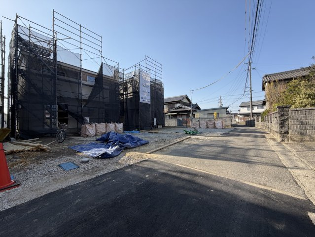 半田市向山町3丁目　2号棟の前面道路含む現地写真