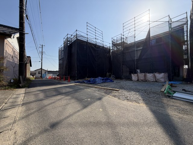 半田市向山町3丁目　2号棟の前面道路含む現地写真