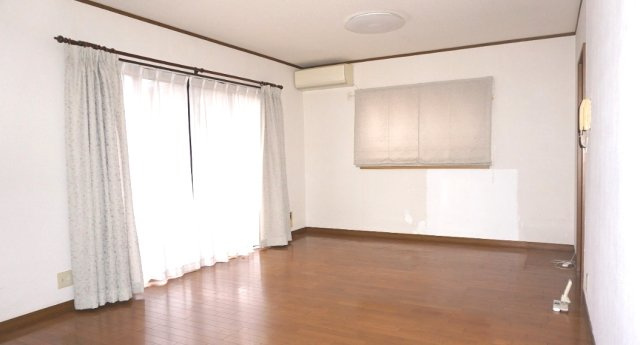茂原市上林　中古戸建の内装|4LDK 駐車場2台（車種制限あり）南道路 都市ガス スーパーせんどう1.2km 閑静な分譲地