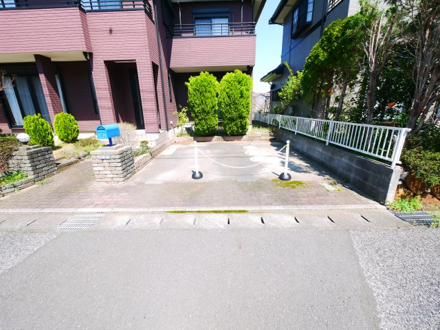 茂原市上林　中古戸建の駐車場|4LDK 駐車場2台（車種制限あり）南道路 都市ガス スーパーせんどう1.2km 閑静な分譲地