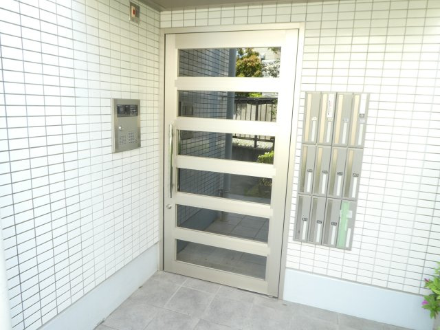 ダイワール宝塚のエントランス