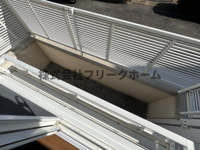 三鷹市野崎３丁目のアパートのバルコニー