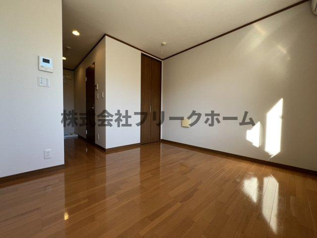 三鷹市野崎３丁目のアパートの寝室