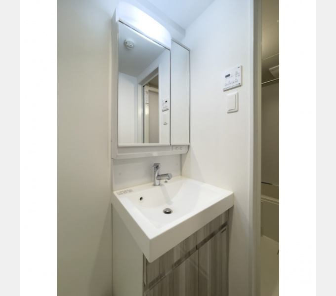 コンフォリア成増の洗面所