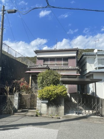 十津四丁目　土地の前面道路含む現地写真|南側を遮る建物がないため、日当り良好です。