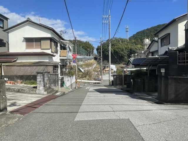 十津四丁目　土地の前面道路含む現地写真|東側の前面道路です。道幅も広く、駐車の際も安心です。