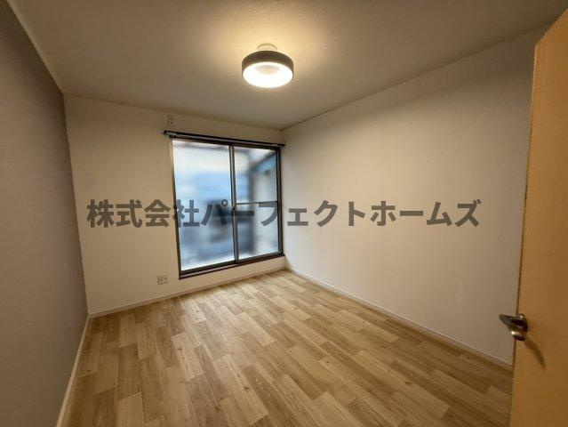 御幸東町テラスハウスの居間・リビング