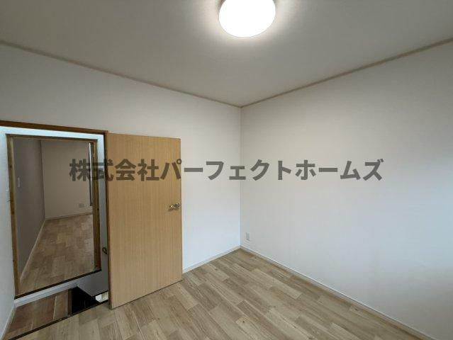 御幸東町テラスハウスの居間・リビング