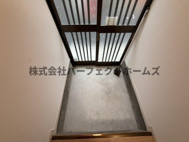 御幸東町テラスハウスの玄関