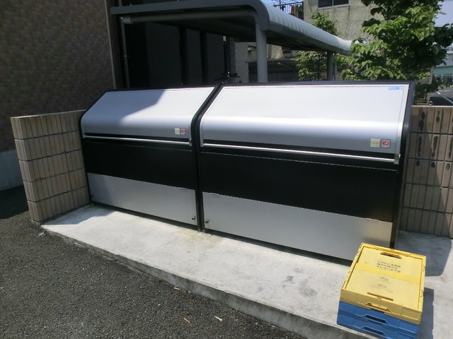 トパーズ諏訪野のその他共用部分|便利な敷地内ゴミ置き場。
