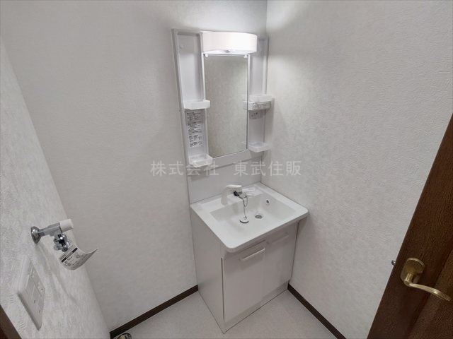 【独立洗面台】 | 坂戸市にっさい花みず木 | 独立洗面台、小物を置くことができて便利です